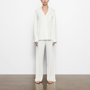 SKIMS Long lounge soft sleep set in white S